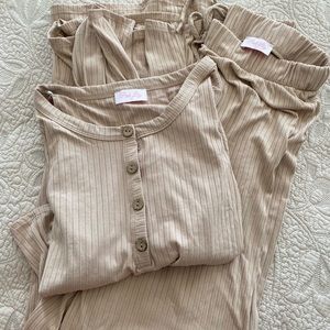 Pink Lily lounge set size small. New without tags.